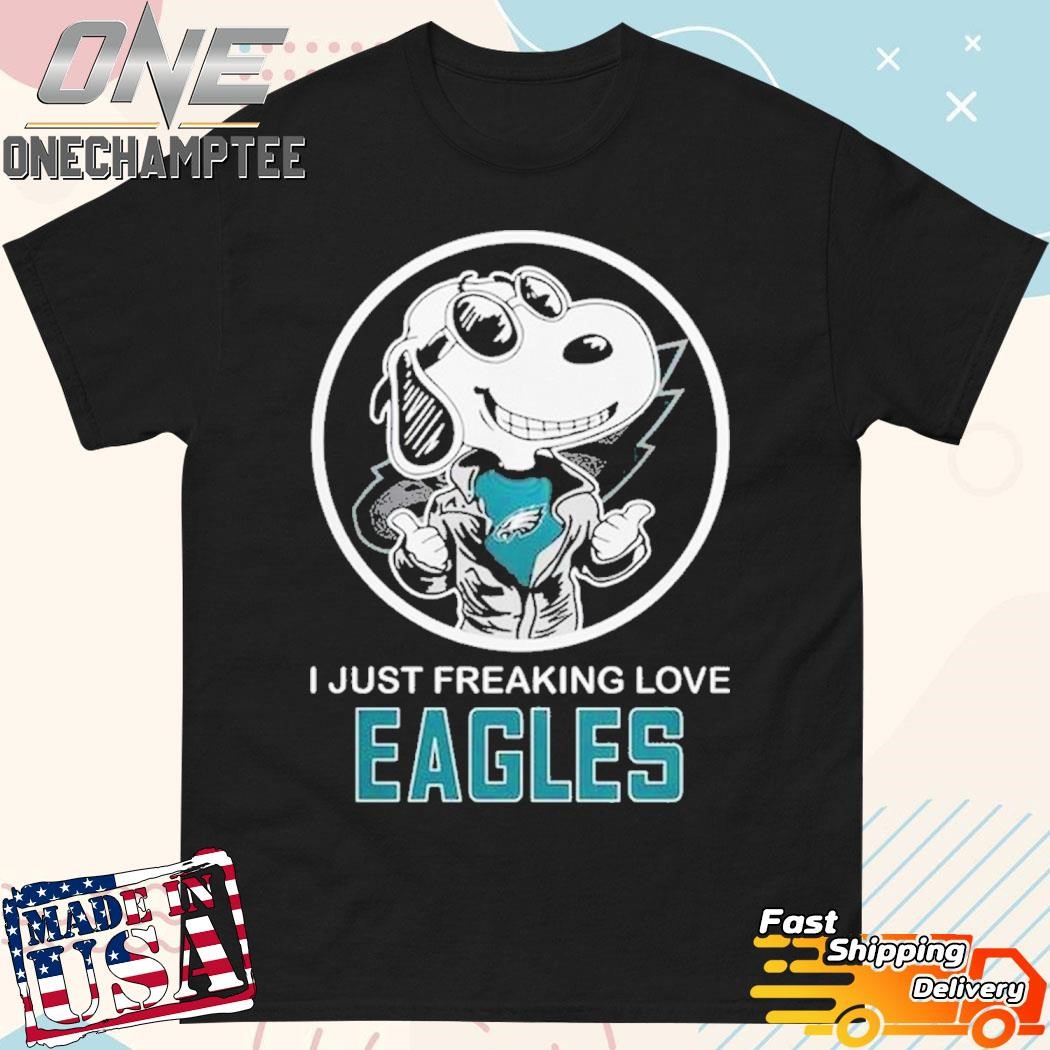 Philadelphia Eagles Snoopy I Just Freaking Love Eagles T-Shirt